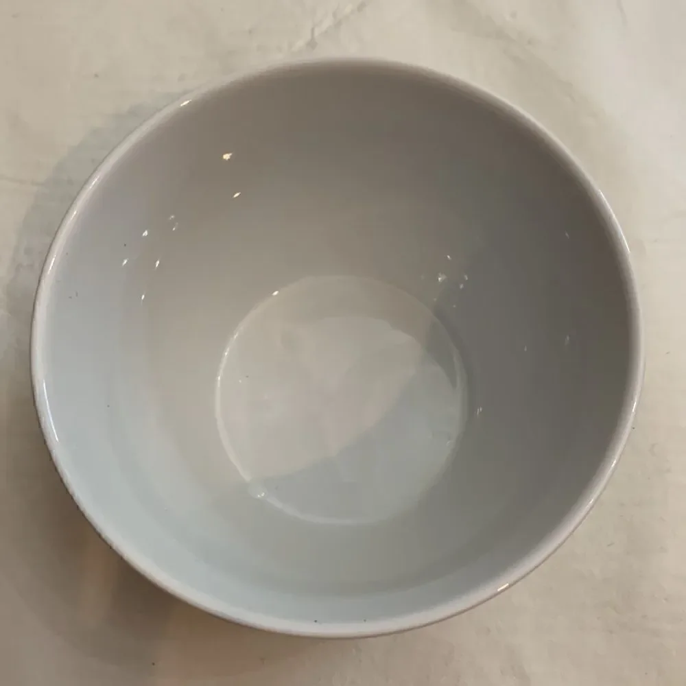 Crate & Barrel Julia Rothman Christmas Decorated Door 4 Cup Or 32 Oz Serve Bowl
